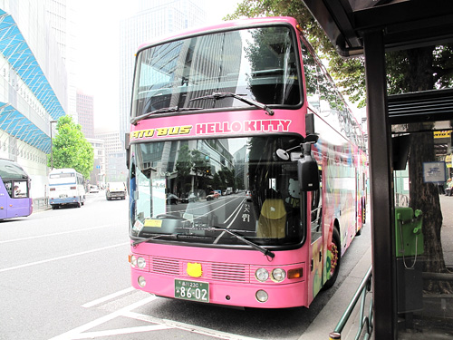 El autobús turístico de Hello Kitty