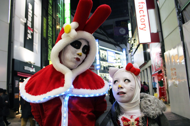 Celebración masiva de Cosplay navideño en Shibuya