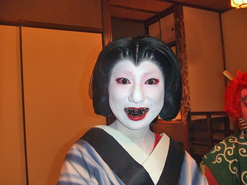 Especial lo más leido en la historia de JaponPop.com: El Ohaguro, la Belleza de los dientes negros