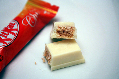 Combini Lovers: Kit Kat de Chocolate Fondue y Queso Gouda