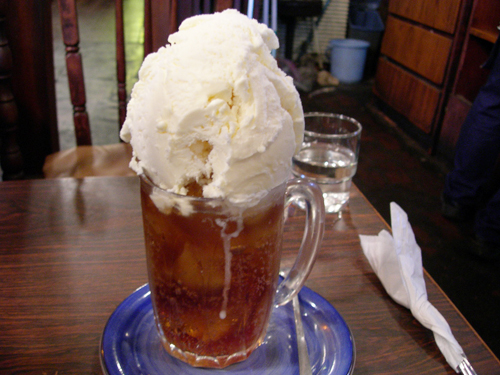 Combini Lovers: Refresco de Cola con Helado de Vainilla