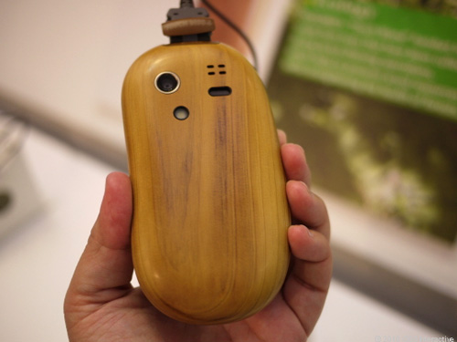 El espectacular anuncio del nuevo Móvil de madera de Docomo
