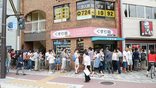 Enormes colas en todos los “KFC” de Japón