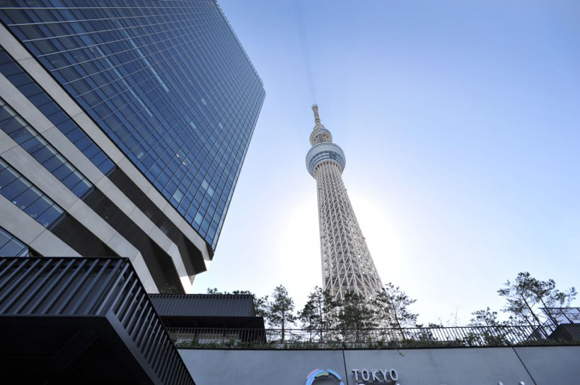 A los pies de la Sky Tree