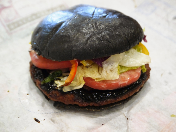 La hamburguesa negra de "Burger King Japan"