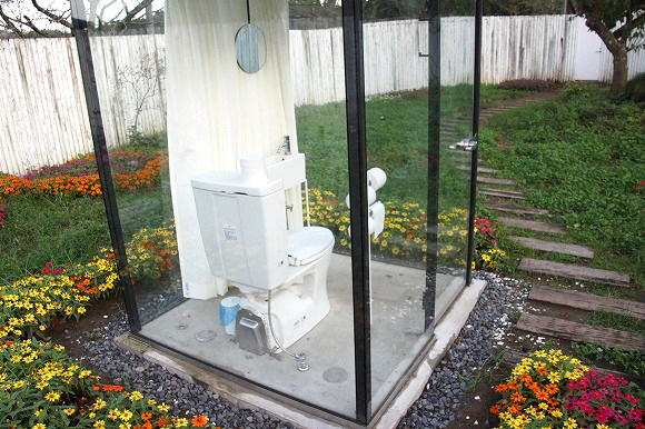 El baño publico más grande y (extraño) del mundo