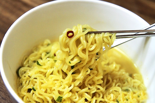 Combini Lovers: Ramen Coreano de Pollo, White Kokomen (Nº1 en Corea)