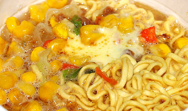Combini Lovers: Ramen Happy Yummi Noodles con Sopa de Maíz