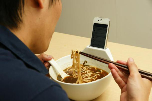 Bols de Ramen con Smartphones