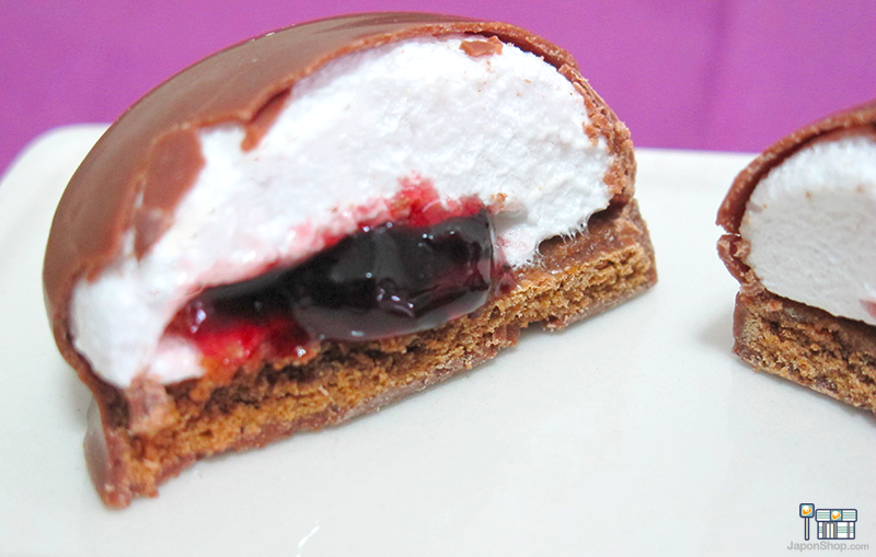 Combini Lovers Review: Choco Cakes Marshmallows Cream & Strawberry Jam