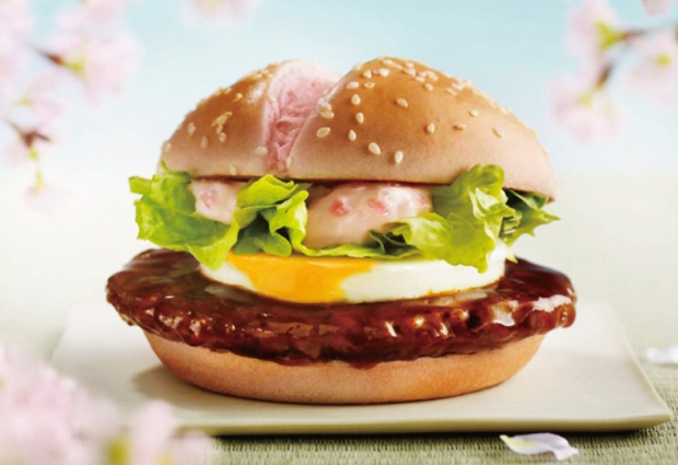 McDonald’s presenta su hamburguesa “Sakura”, con pan rosa