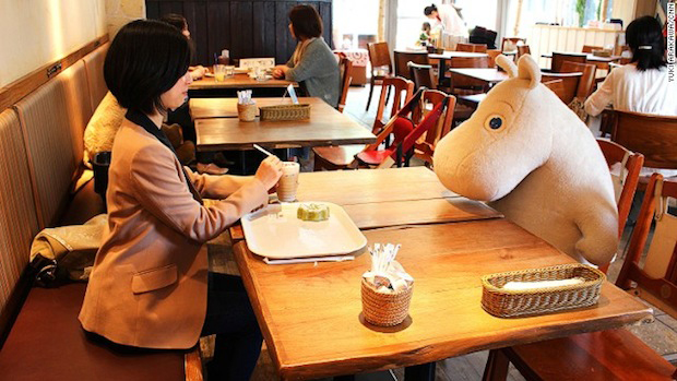 No estes solo, toma un café acompañado por un Troll "Moomin"